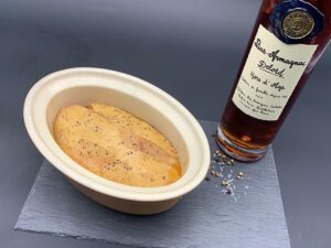 5-Arroser d'une cuillère d'Armagnac-Recette de Foie Gras Cuit en Terrine à l'Armagnac et aux figues-Famille Gomer-Gers