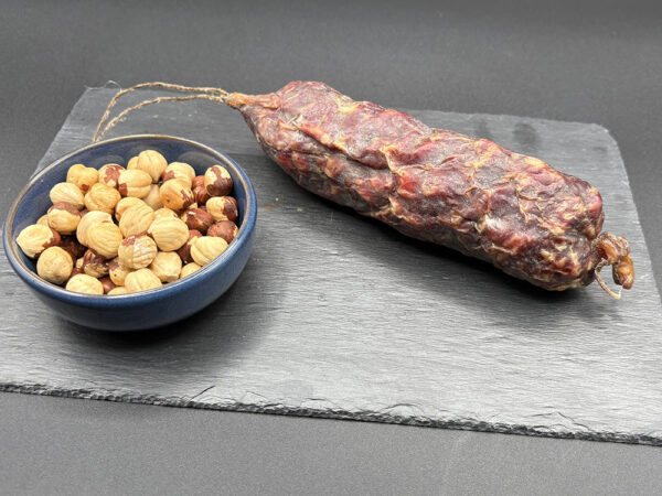 Saucisson de canard aux noisettes du Gers-entier-300g environ-sous vide-famille Gomer-Saint Médard-Gers-32