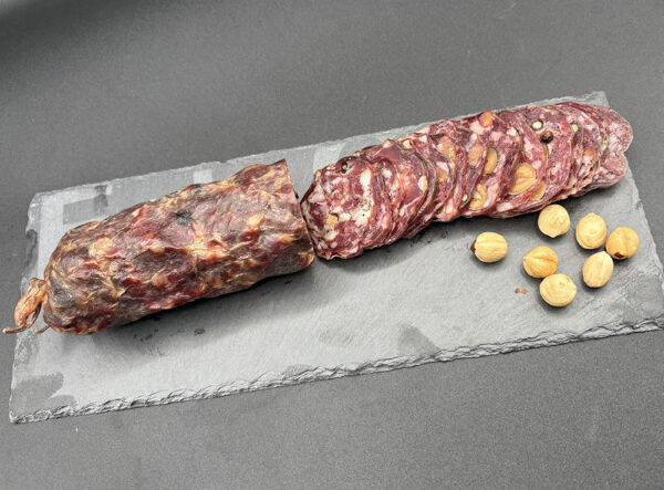 Saucisson de canard aux noisettes du Gers-entier-300g environ-sous vide-famille Gomer-Saint Médard-Gers